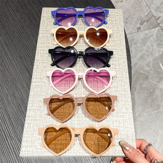 Heart sunglasses - Dečije naočare za sunce sa srcastim okvirom